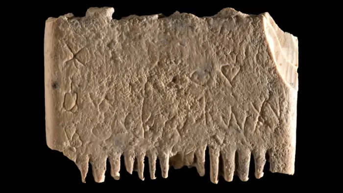 La Phrase sur le Peigne de l’Âge du Bronze Trouvé en Israël a été Traduite