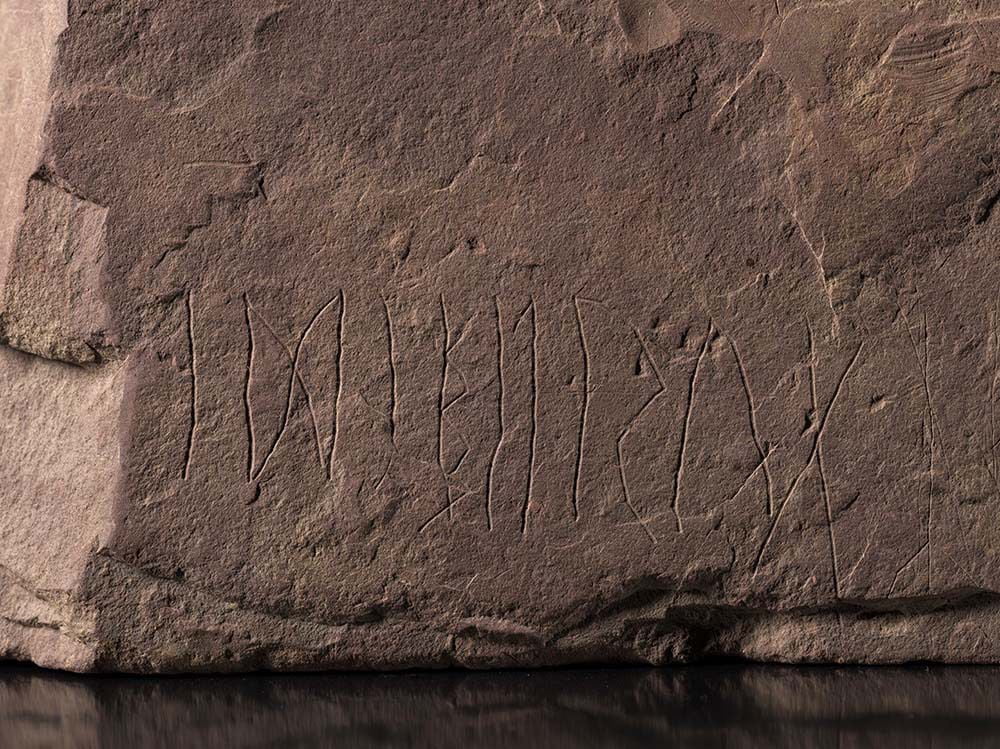 Découverte d'une pierre runique vieille de près de 2000 ans en Norvège