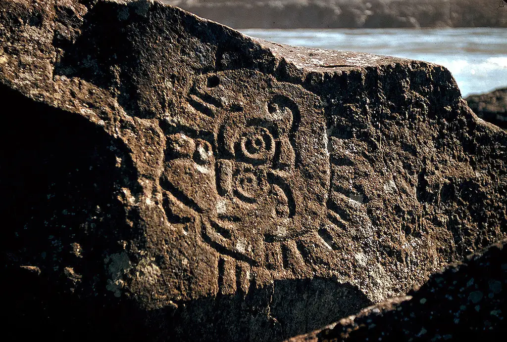 Początki komunikacji pisemnej (petroglif)
